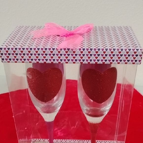 D- NWT Heart Design Champagne Flutes - Set of 2 - Picture 7 of 10